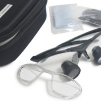 2.8x TTL dentário personalizado de ampliação(Através das lentes) Lupas com armação esportiva Silver BP | Envie-nos sua distância de aluno e distância de trabalho, Nós daremos a você um ajuste personalizado