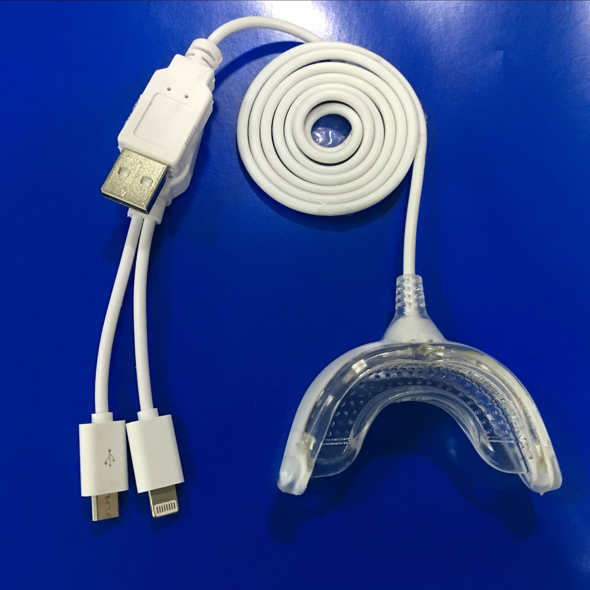 Grin365 dental con láser USB especiales que blanquean la luz para dientes sensibles con 12 Las luces LED azul y 4 Desensibilización de luces LED rojo, Impermeabilizado para la seguridad