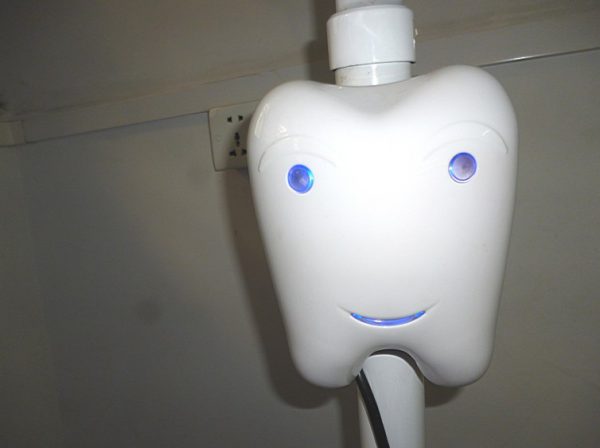 Lámpara de blanqueamiento LED Dental, sistema cosmético de blanqueamiento de belleza dental con 2 Gafas de protección 20 Guía de sombras de colores