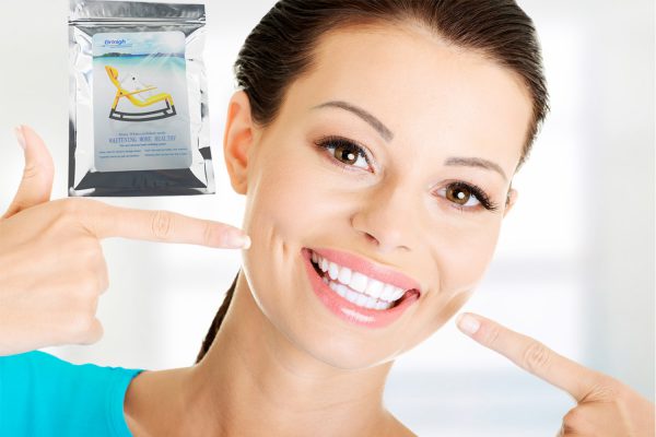 Grin365 Onvoorwaardelijke Expressies Tandenbleeksysteem - Deluxe-set met LED-licht, remineralisatie gel, EN Wattenstaafjes, en bleekpen